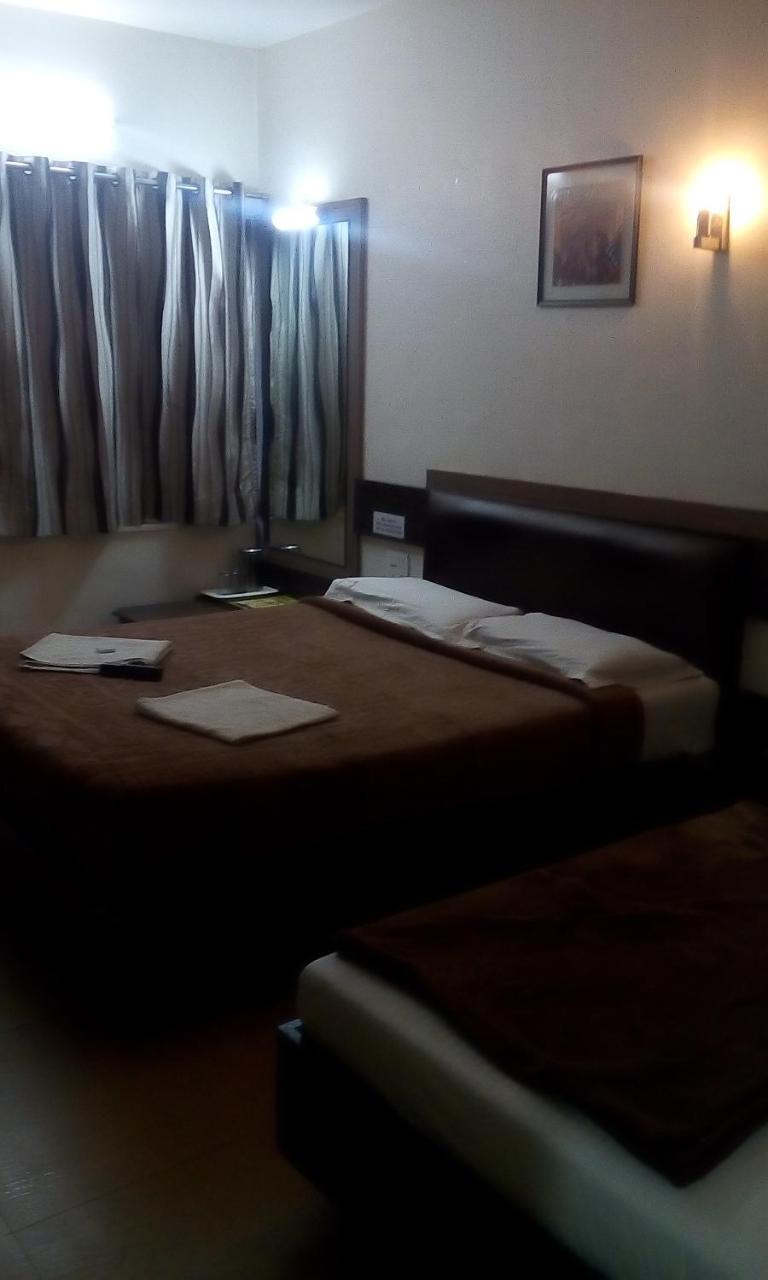 Hotel Rama Executive มหาบาเลชวาร์ ภายนอก รูปภาพ