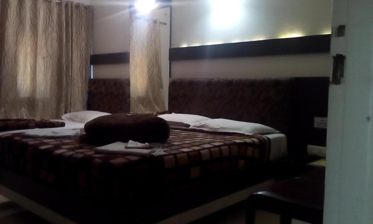 Hotel Rama Executive มหาบาเลชวาร์ ภายนอก รูปภาพ